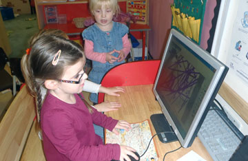 Image of young children using the computer